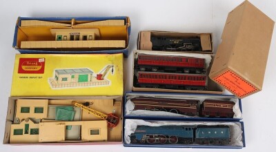 Collection of Hornby Dublo, - 10