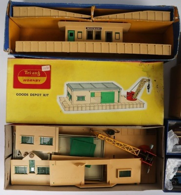Collection of Hornby Dublo, - 11