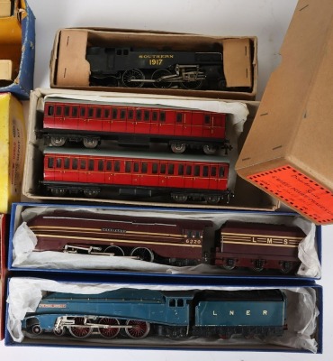 Collection of Hornby Dublo, - 12