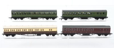 A Quantity of 00/H0 Gauge Rolling Stock/ Coaches - 3