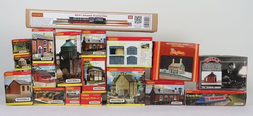 Collection of Hornby Skaledale and other 00 gauge Track Side Buildings and accessories,