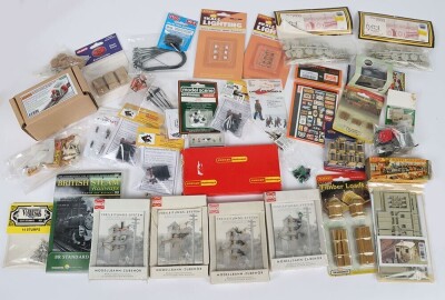 Collection of Hornby Skaledale and other 00 gauge Track Side Buildings and accessories, - 2