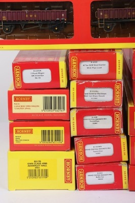 Hornby boxed 00 gauge Locomotive, coaches and wagons, - 2