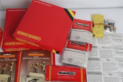 Hornby Railways 00 gauge boxed trackside accessories, - 5