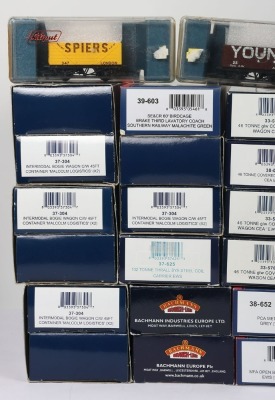 A Quantity of Bachmann boxed rolling stock, including four double set Malcolm Logistics container wagons - 2