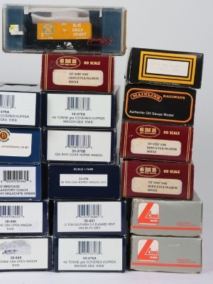 A Quantity of Bachmann boxed rolling stock, including four double set Malcolm Logistics container wagons - 4