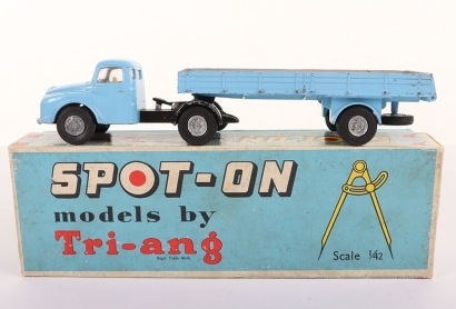 Tri-ang Spot-On 106A/1 Austin Prime Mover with Articulated flat Float with sides