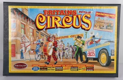 Britains 08673 Circus Street Parade Diorama with Circus Processional Vehicles,