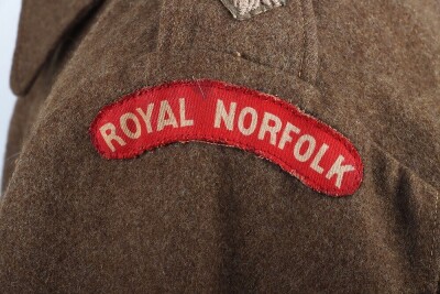WW2 British Battle Dress Blouse, Royal Norfolk Regiment. - 5