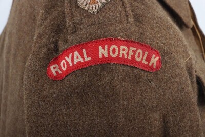 WW2 British Battle Dress Blouse, Royal Norfolk Regiment. - 8