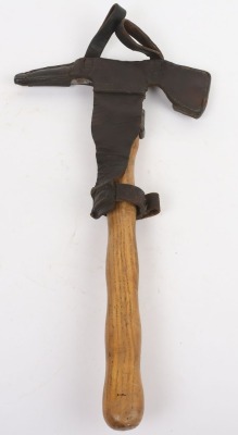 WW1 Imperial German Pioneer Troops Axe and Leather Carrier. - 4