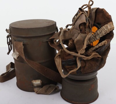 WW1 Imperial German M17 Gas Mask and Tin. - 2