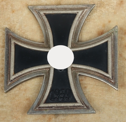 1939 Cased Iron Cross 1st Class by C.E. Juncker, Berlin