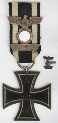 1939 Bar to the Iron Cross 2nd Class and 1914 Iron Cross 2nd Class Combination