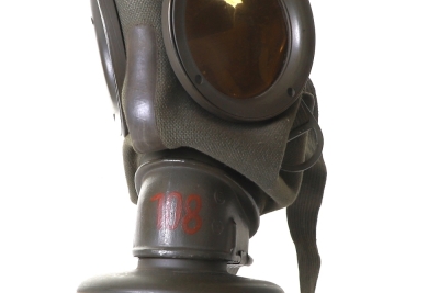 WW2 German Armed Forces Combat Gas Mask in Canister - 2