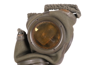 WW2 German Armed Forces Combat Gas Mask in Canister - 4