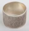 A modern silver napkin ring with textured body, Wakely & Wheeler, London modern - 4