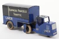 Dinky Toys Pre-War 33r Mechanical Horse & Trailer LNER