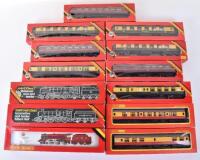 Hornby Railways 00 gauge boxed locomotives and passenger coaches