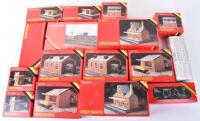 Hornby Railways 00 gauge sixteen boxed track side buildings and accessories