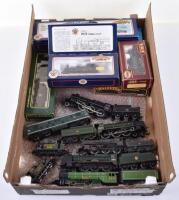 Large collection of 00 gauge locomotives, coaches and rolling stock,