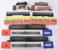 Eisenbahn and Schicht HO gauge boxed locomotive and coaches