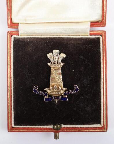 Fine Quality 9ct Gold and Enamel 11th (Prince Albert&rsquo;s Own) Hussars Sweetheart Brooch