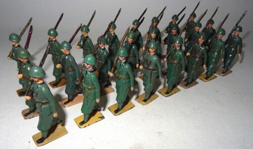 Britains set 1435, Italian Infantry in steel helmets marching at the slope (Condition Excellent) with sixteen additional men with not matching bases (Condition Very Good) 1952 (24)