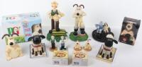 Quantity of Wallace & Gromit figurines and character style merchandise