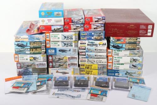 Thirty-two 1:72 Single Prop W.W.II model kits