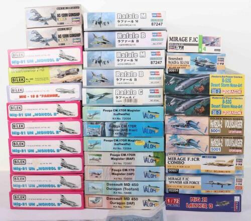 Thirty-two 1:72 & 1:200 scale Military Aircraft model kits