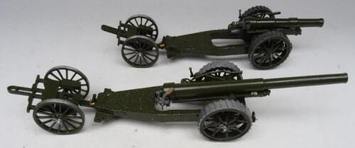 Toy Army Workshop 6inch Howitzer and 6inch Long Gun, tundra finish, with original corrugated card boxes (Condition Excellent, boxes Very Good) (4)