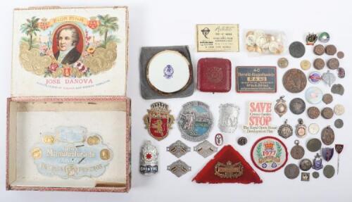 A mixed lot of items