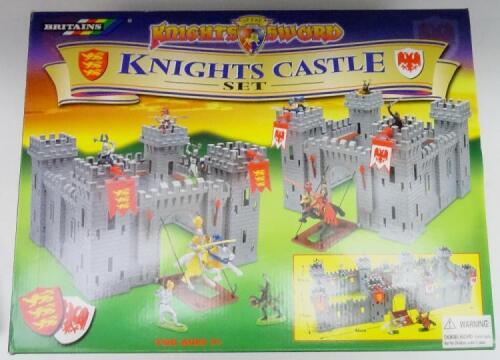 Britains 17557 plastic Knights of the Sword Castle set