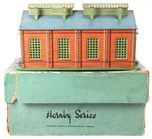 Hornby Series boxed No.2E2 Electrical Engine Shed