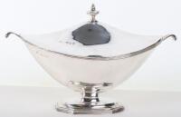 A Victorian silver sauce boat with cover, Thomas Bradbury, London 1894